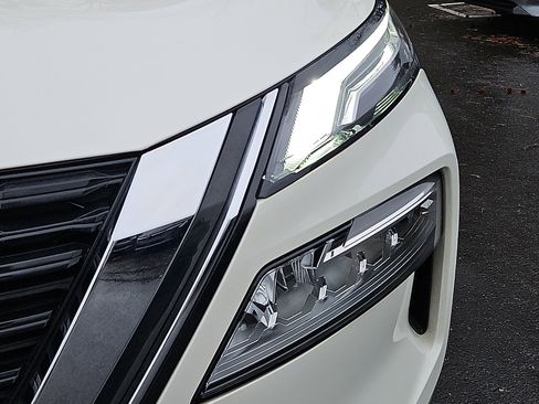 Certified 2022 Nissan Rogue Platinum w/ Head-Up Display Package image 9