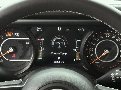 Used 2025 Jeep Wrangler Unlimited Rubicon AWD/4WD image 15