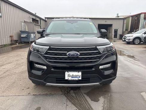 Used 2023 Ford Explorer XLT w/ Equipment Group 202A AWD/4WD image 2