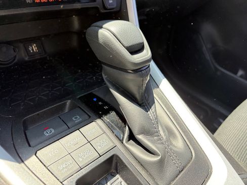 Used 2025 Toyota RAV4 LE AWD/4WD image 9