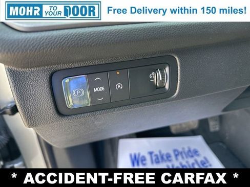 Used 2025 Chevrolet Traverse LT image 15