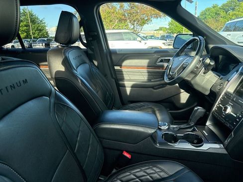 Used 2019 Ford Explorer Platinum AWD/4WD image 3