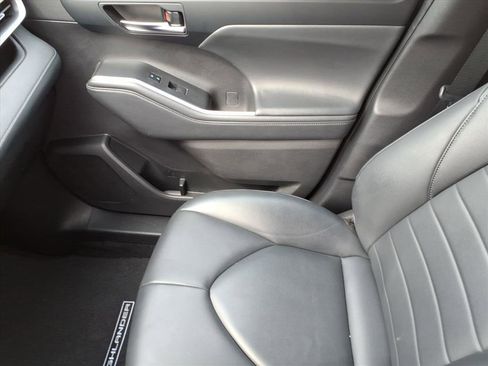 Used 2022 Toyota Highlander XLE image 33