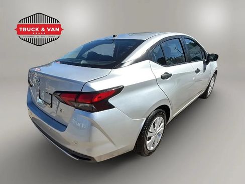 Used 2025 Nissan Versa S FWD image 5