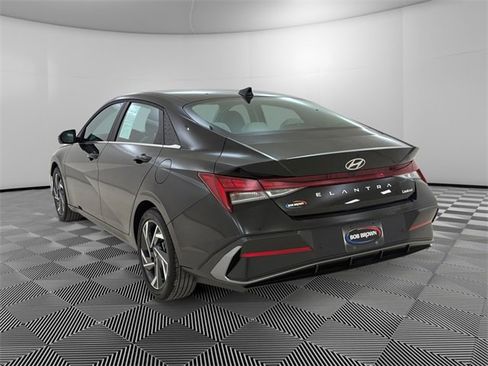 Used 2024 Hyundai Elantra Limited image 5