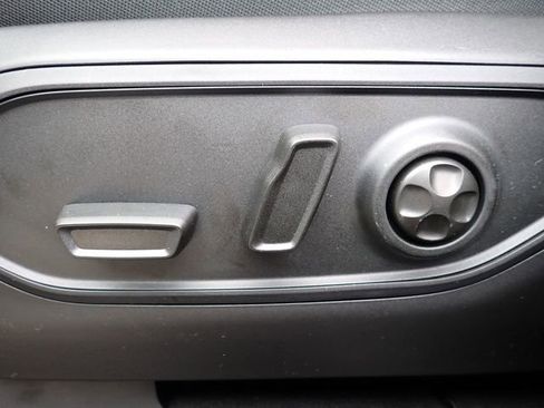 New 2025 Jeep Grand Cherokee Limited w/ Black Appearance Package image 17