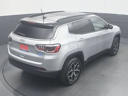 Used 2025 Jeep Compass Limited AWD/4WD image 25