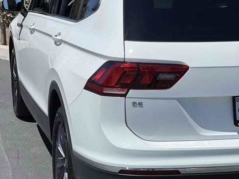 Used 2022 Volkswagen Tiguan SE FWD image 49