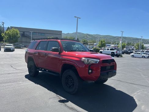 Used 2021 Toyota 4Runner Venture w/ Moonroof Package AWD/4WD image 2