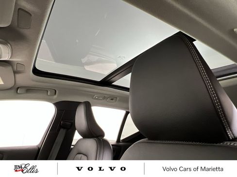 Used 2025 Volvo XC40 B5 Plus image 15