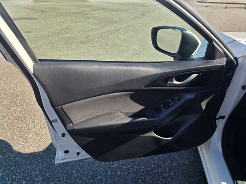 Used 2014 MAZDA MAZDA3 i Sport image 20