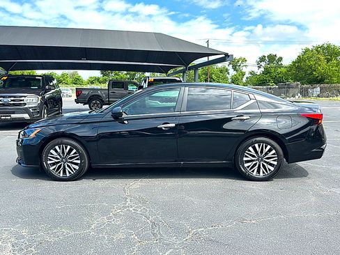 Used 2025 Nissan Altima 2.5 SV FWD image 5