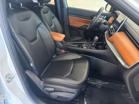 Used 2025 Jeep Compass Limited AWD/4WD image 19