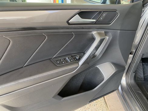 Certified 2022 Volkswagen Tiguan SE w/ Panoramic Sunroof Package image 12