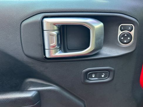 Used 2018 Jeep Wrangler Unlimited Sport S AWD/4WD image 13