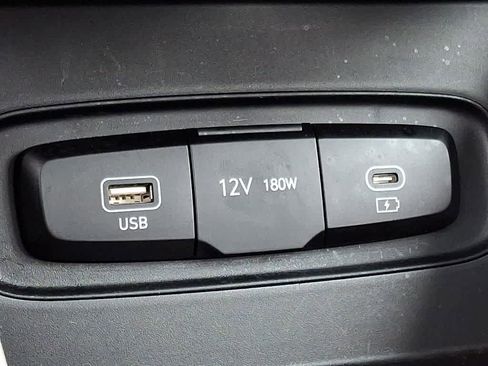 Certified 2025 Hyundai Venue SEL FWD image 24