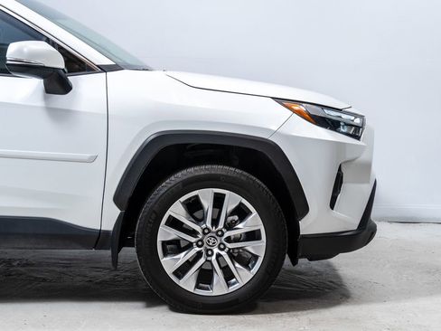 Used 2023 Toyota RAV4 XLE Premium image 12