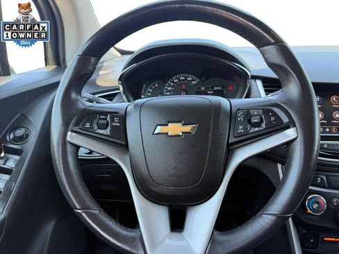 Used 2021 Chevrolet Trax LT w/ Premium Seat Package AWD/4WD image 12