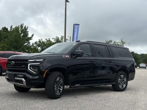 Used 2025 Chevrolet Suburban Z71 AWD/4WD image 14