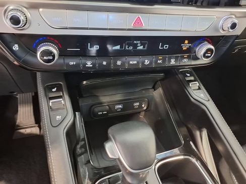 Used 2025 Kia Telluride AWD image 14