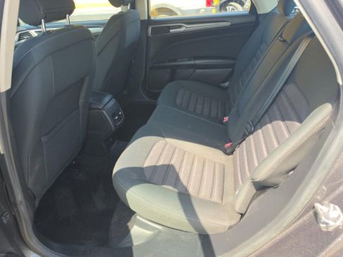 Used 2018 Ford Fusion SE w/ Fusion SE Technology Package FWD image 7