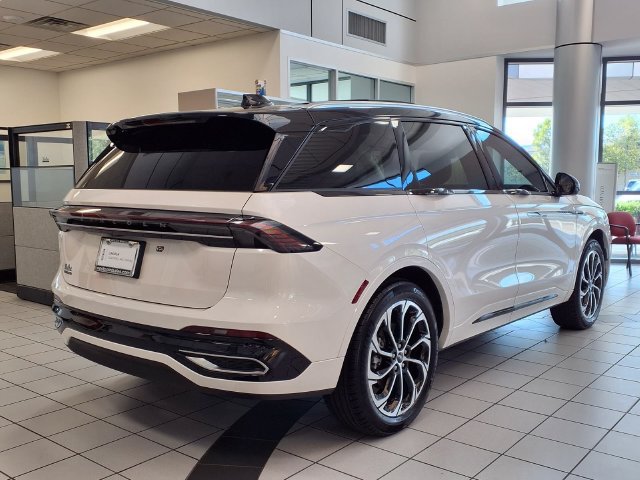 Certified 2026 Lincoln Nautilus Reserve AWD/4WD image 2