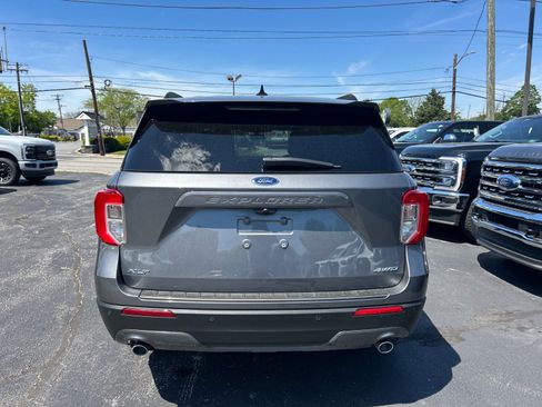 Used 2022 Ford Explorer XLT w/ Equipment Group 202A AWD/4WD image 14