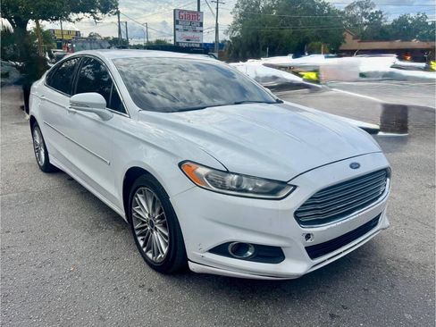 Used 2016 Ford Fusion SE w/ Equipment Group 202A FWD image 3