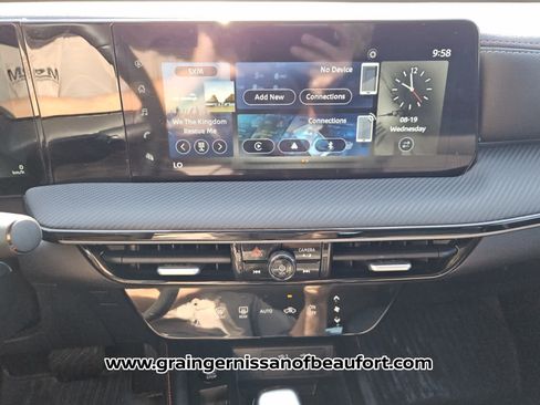 Used 2025 Nissan Kicks SR FWD image 8