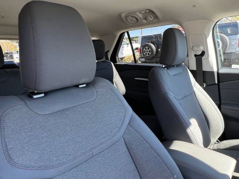 New 2026 Ford Explorer Active RWD image 14