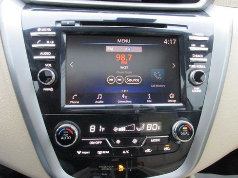 Used 2020 Nissan Murano SV w/ Premium Package image 11