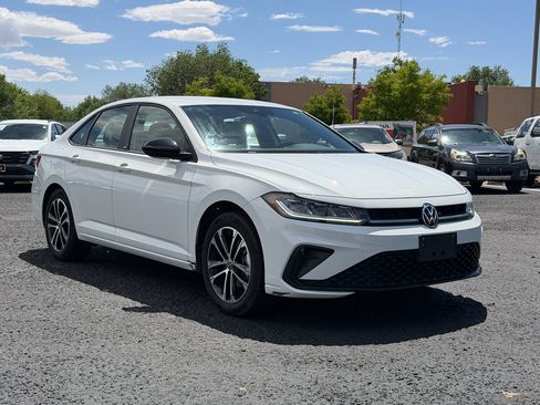 Used 2025 Volkswagen Jetta Sport FWD image 5