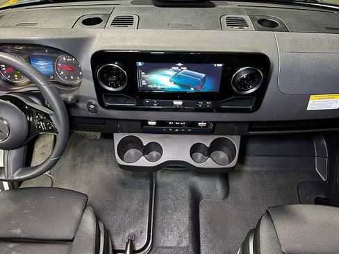 Used 2025 Mercedes-Benz Sprinter 2500 image 38