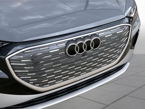 Used 2024 Audi Q4 e-tron Prestige AWD/4WD image 29