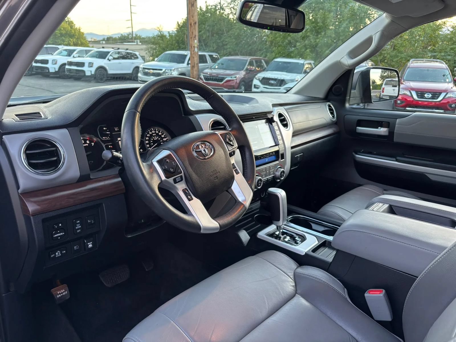 Used 2021 Toyota Tundra Limited w/ Limited Premium Package AWD/4WD image 11