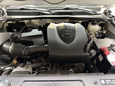 Used 2017 Toyota Tacoma TRD Off-Road w/ Tow Package (A/T) image 26