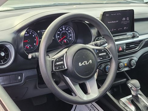 Used 2024 Kia Forte LXS FWD image 9