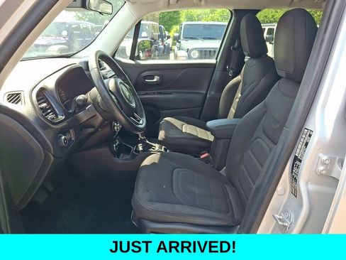 Used 2017 Jeep Renegade Altitude AWD/4WD image 13