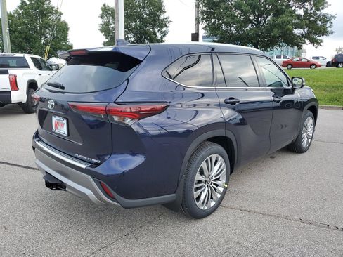 New 2026 Toyota Highlander Platinum AWD/4WD image 4
