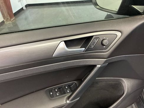 Used 2020 Volkswagen Golf 4-Door FWD image 10