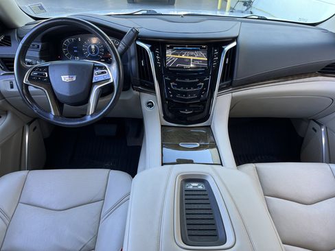 Used 2019 Cadillac Escalade Premium Luxury image 16