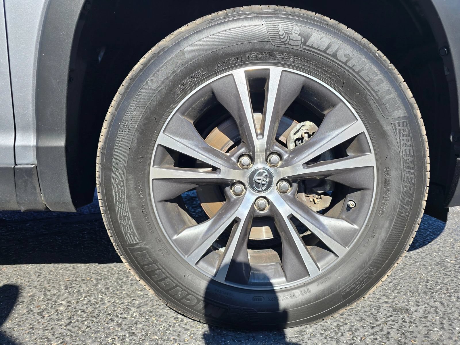 Used 2019 Toyota Highlander LE FWD image 8