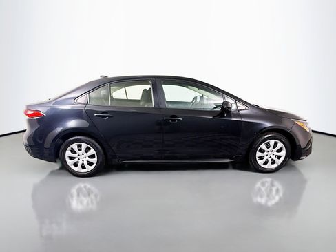 Used 2022 Toyota Corolla LE image 11