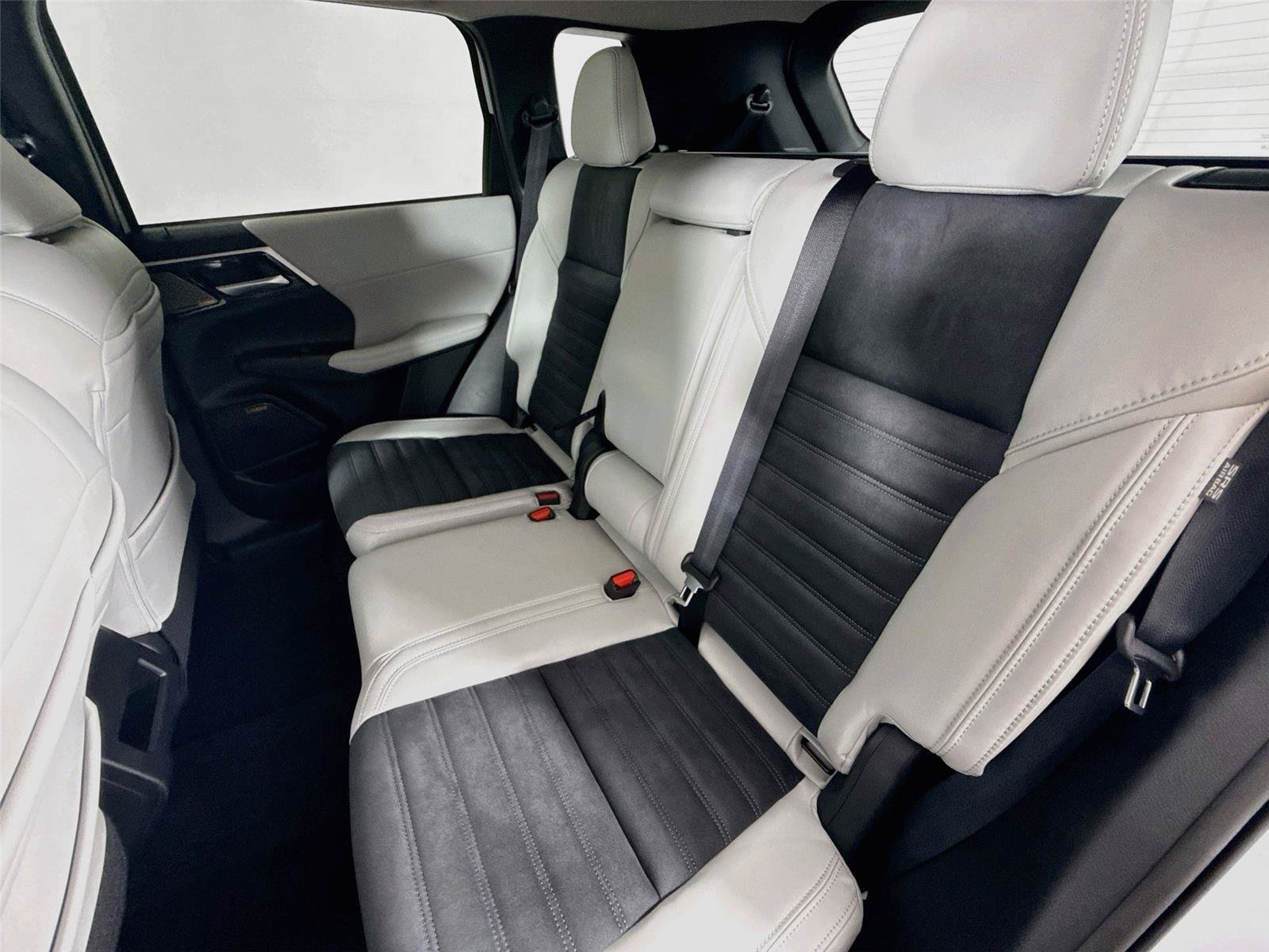 New 2026 Mitsubishi Outlander SE FWD image 14