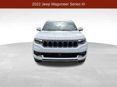 Used 2022 Jeep Wagoneer Series III w/ Premium Group I AWD/4WD image 2