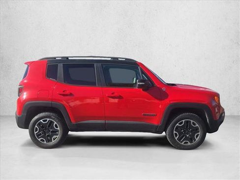 Used 2017 Jeep Renegade Trailhawk image 4