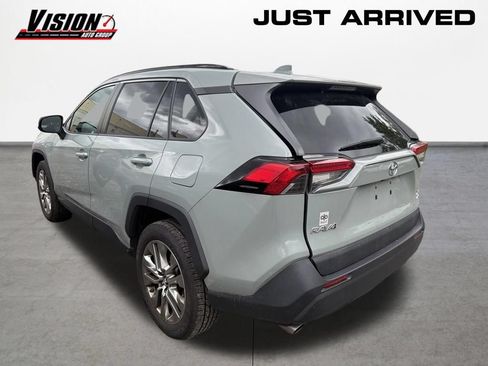 Used 2019 Toyota RAV4 XLE Premium AWD/4WD image 6