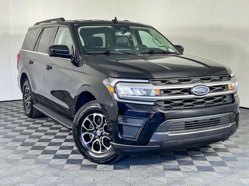 Used 2024 Ford Expedition XLT image 1
