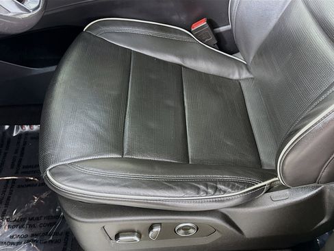 Used 2021 Cadillac Escalade Premium Luxury image 13