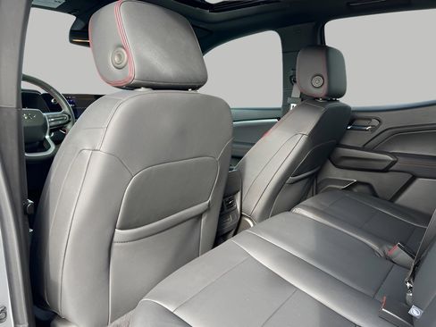 Used 2024 Chevrolet Colorado Z71 w/ Z71 Convenience Package 2 image 32